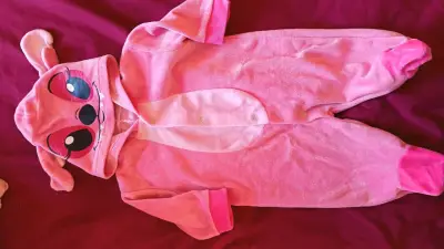 Enterito de bebé acolchado rosado con babero - miniatura 3
