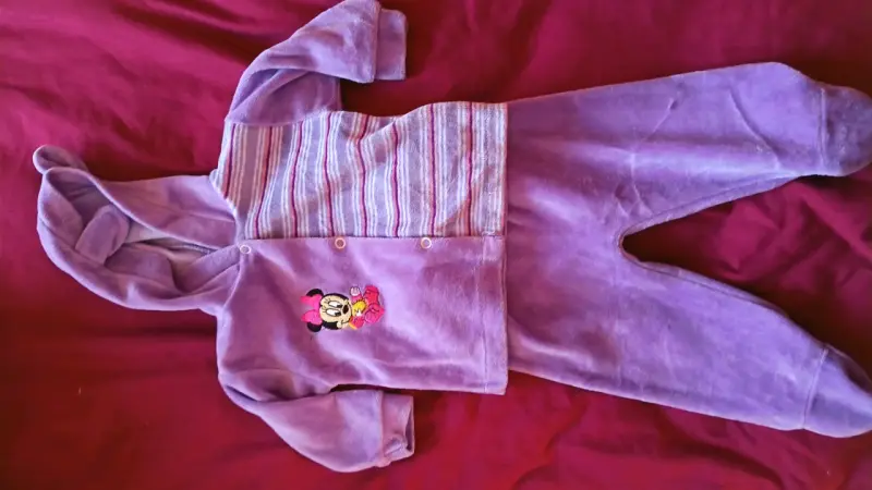 Enterito de bebé acolchado rosado con babero - 4