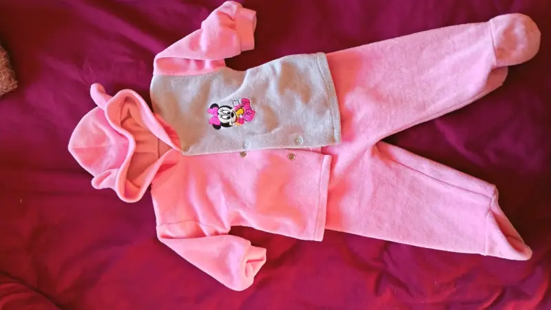 Enterito de bebé acolchado rosado con babero - 6