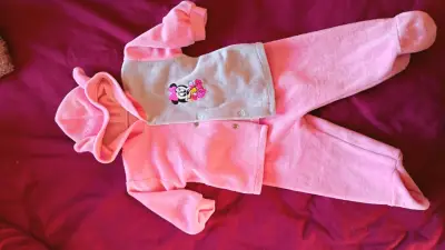 Enterito de bebé acolchado rosado con babero - miniatura 6