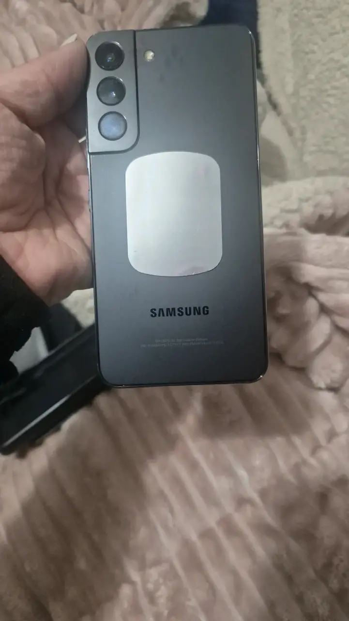 Smartphone Samsung Galaxy S22 en buen estado - 1