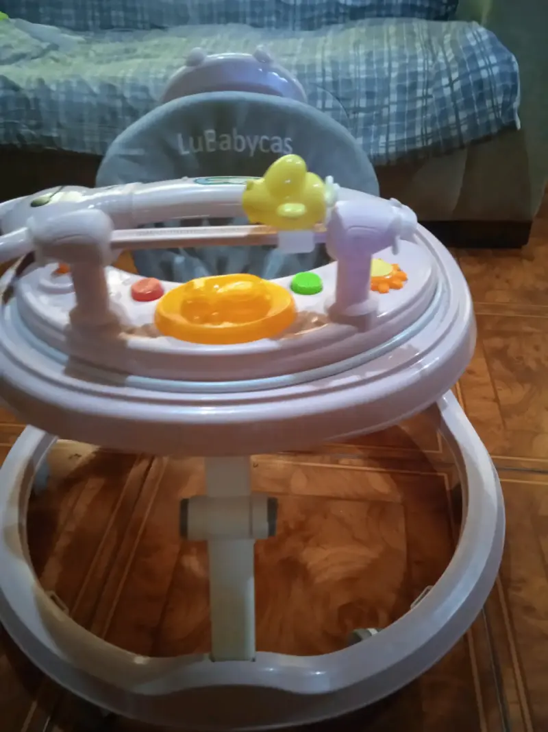 Andador para bebé LuBabycas con juguetes interactivos - 4