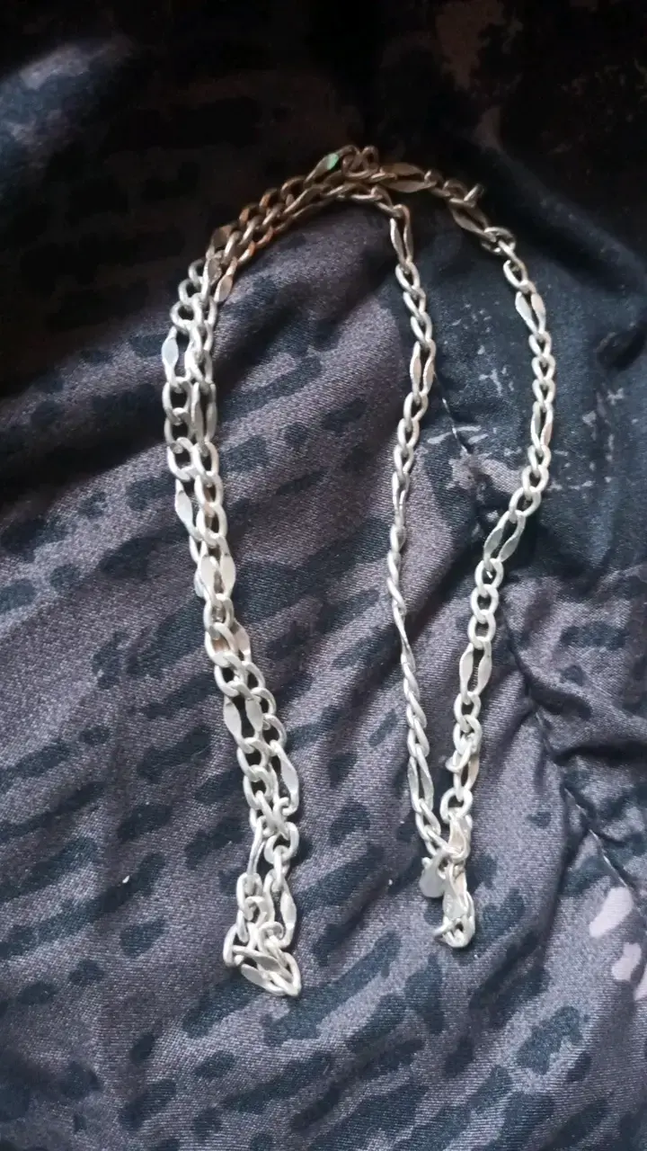 Cadena de plata gruesa estilo figaro