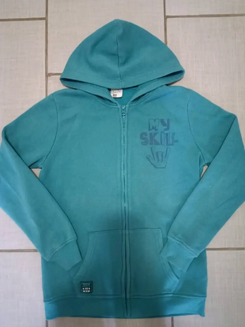 Conjunto infantil con polerón, polera y jeans - 2