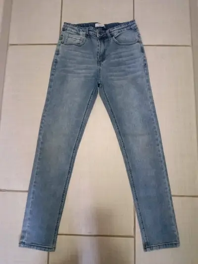 Conjunto infantil con polerón, polera y jeans - miniatura 4
