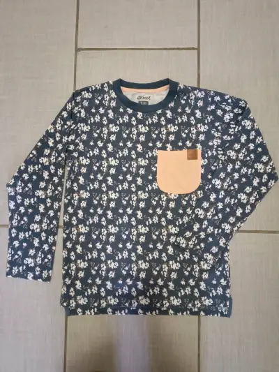 Conjunto de ropa infantil con polerón azul, jeans y polera estampada - miniatura 3