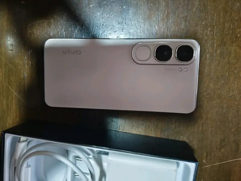 Vivo v40se con cargador original - 1