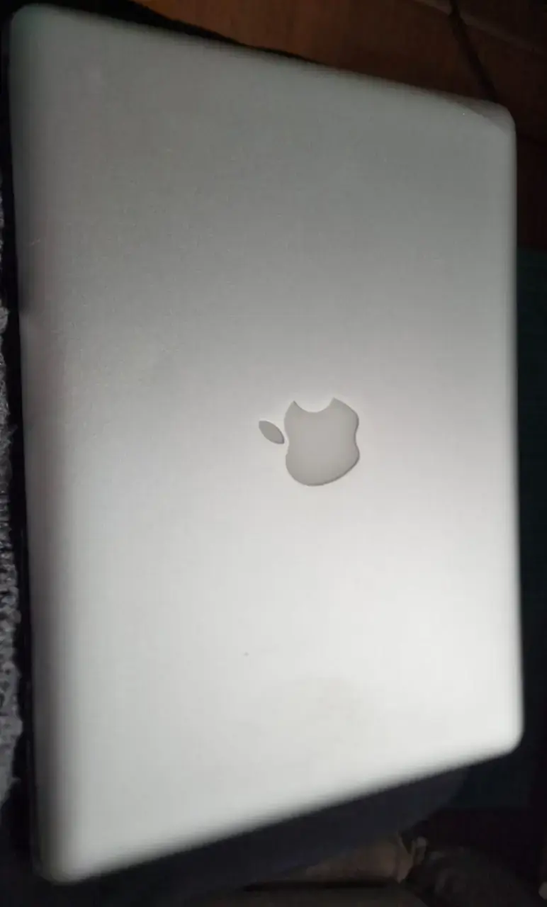 MacBook Pro en buen estado con pantalla Retina - 2