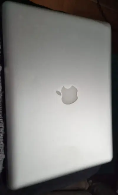 MacBook Pro en buen estado con pantalla Retina - miniatura 2