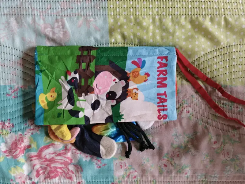 Libro de tela para bebé con colores y texturas - 5
