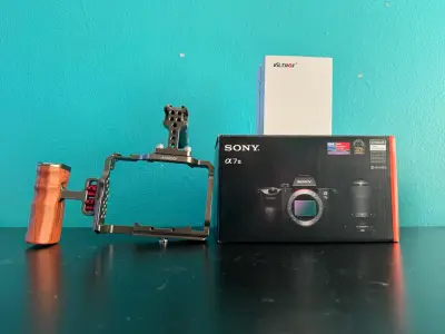 Cámara Sony A7 III con Jaula y Lente - miniatura 1