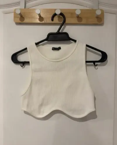 Top corto blanco sin mangas para mujer - miniatura 1