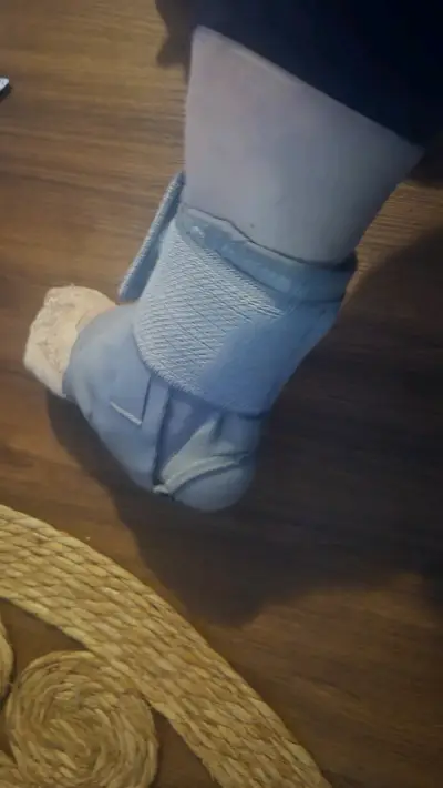 Bota ortopédica para recuperación de pie - miniatura 1