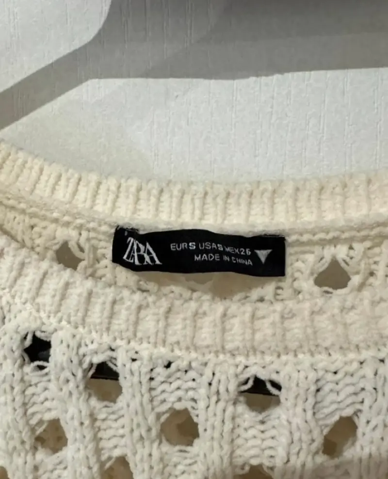 Blusa tejida beige con volantes - 2