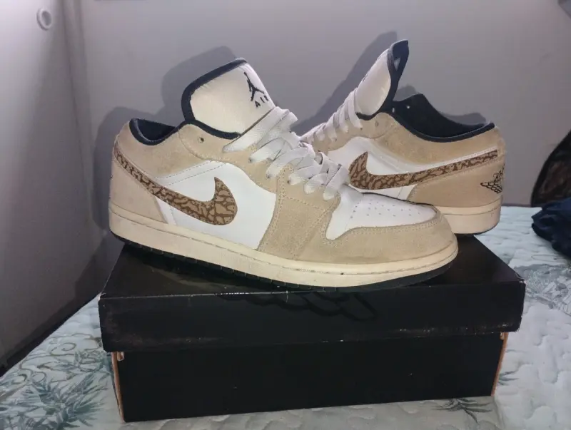 Zapatillas Nike Air Jordan Low beige y blanco - 1