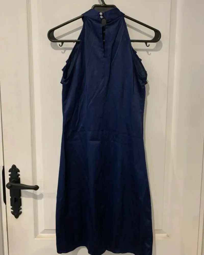 Vestido azul con volantes elegante - 3