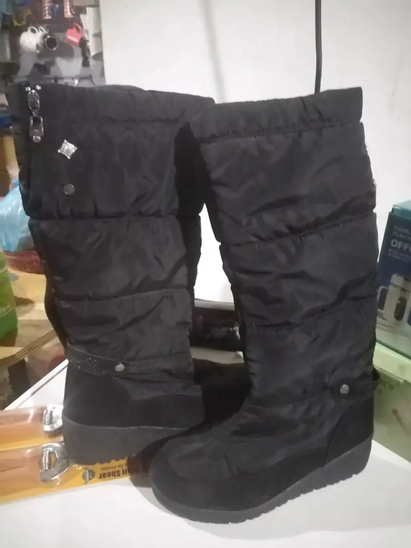 Botas negras de invierno acolchadas