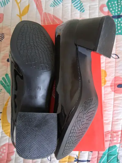 Zapatos de charol negro Weide para mujer - miniatura 4