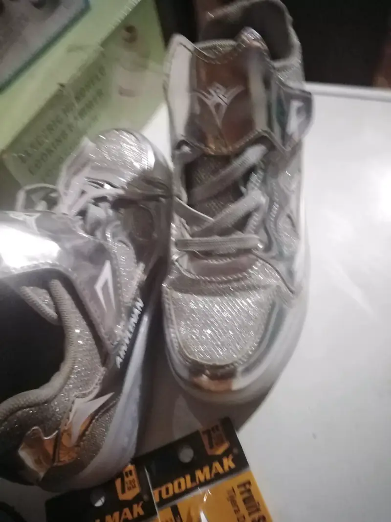 Zapatillas con luces LED y ruedas tipo patines - 3