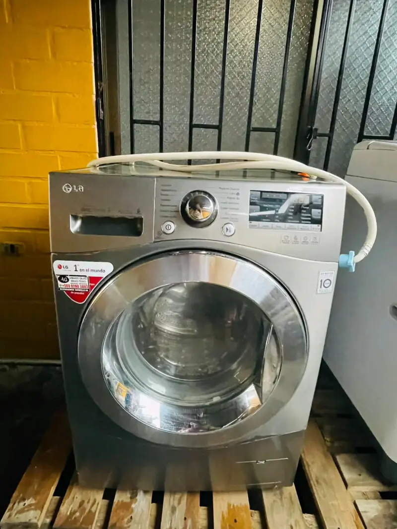 Lavadora secadora LG 9kilos de lavado 5kilos secad - 1