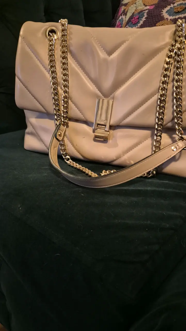 Cartera aldo beige con cadena dorada - 1