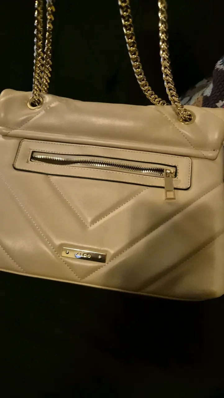 Cartera aldo beige con cadena dorada - 4