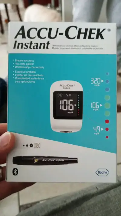 Medidor de Glucosa Accu-Chek Instant - miniatura 2