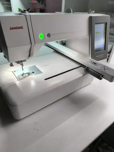 Máquina de coser Janome Memory Craft 550E - miniatura 2