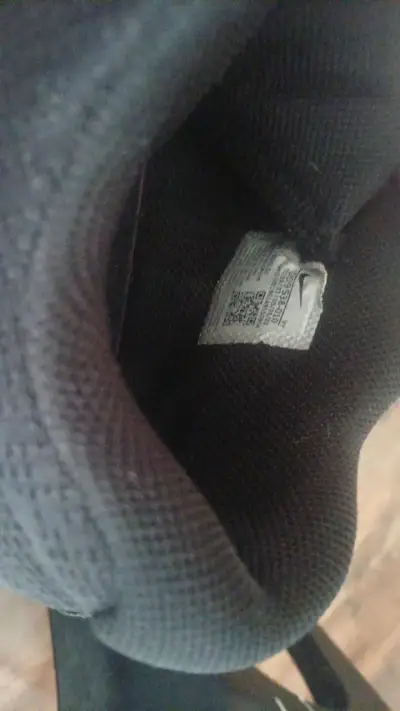 Zapatillas deportivas negras con detalles dorados - miniatura 5