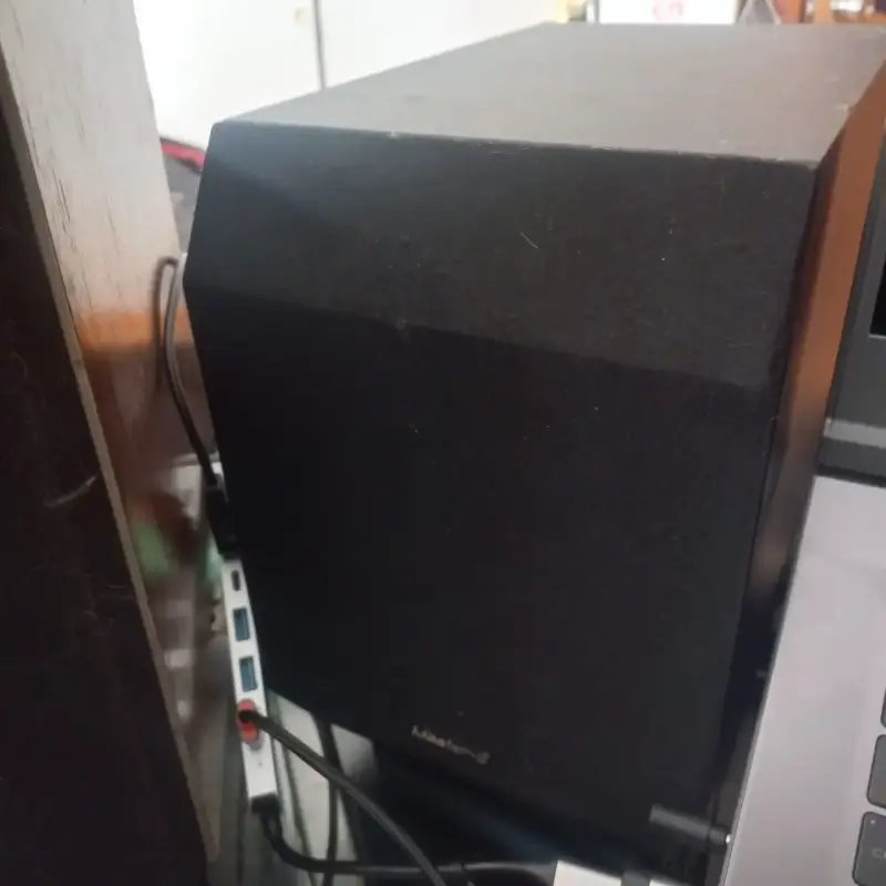 Subwoofer Master-G de 30W para sistema de sonido - 1