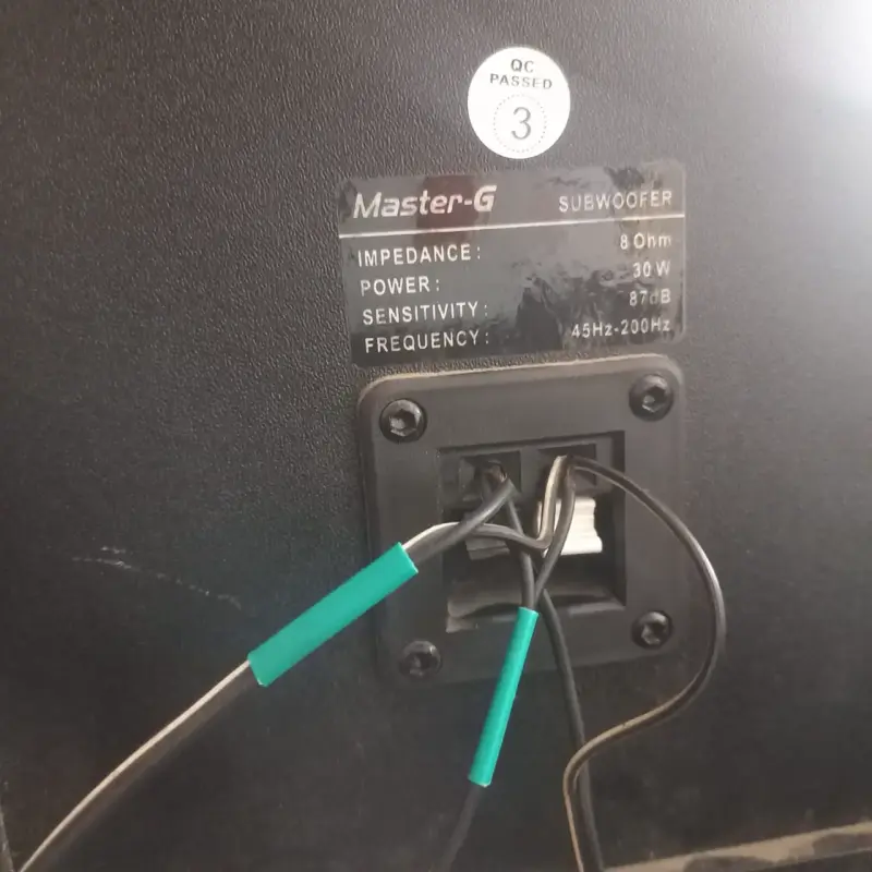 Subwoofer Master-G de 30W para sistema de sonido - 2
