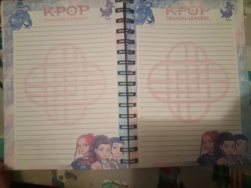 Cuaderno espiral K-Pop Demon Hunters con realidad aumentada - 2