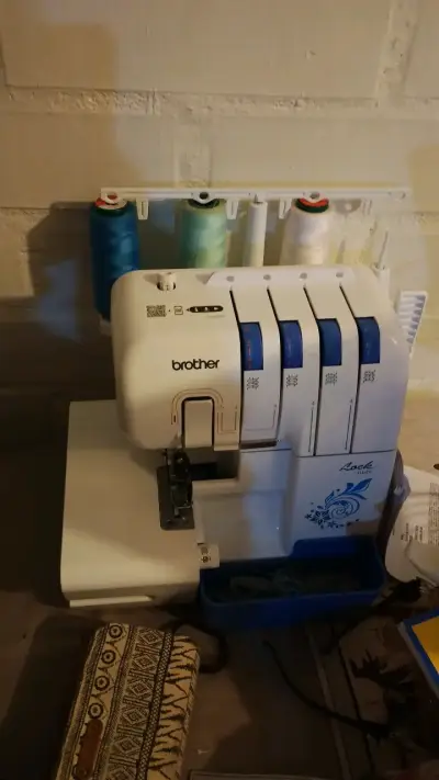 Máquina overlock Brother Lock 1034D - miniatura 4