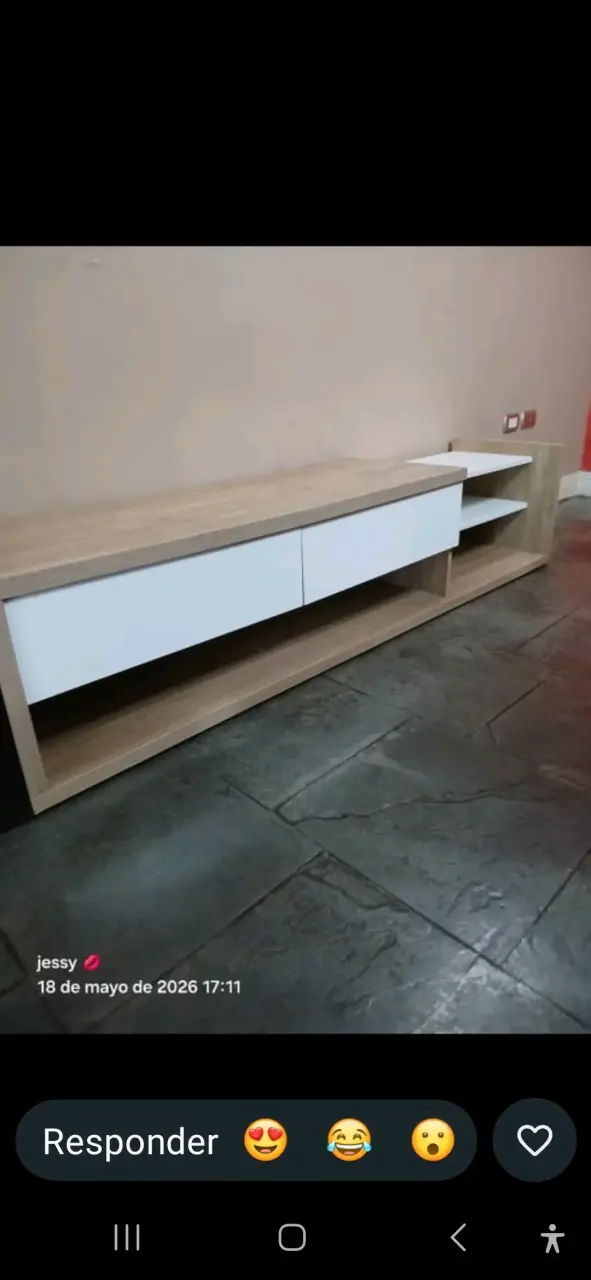 Mueble de TV moderno con estantes y cajones - 1