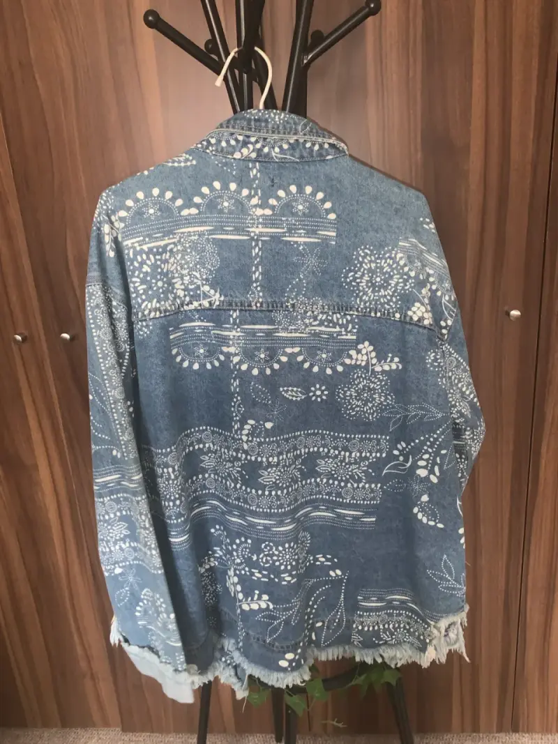 Chaqueta de Jeans con estampado floral blanco - 2