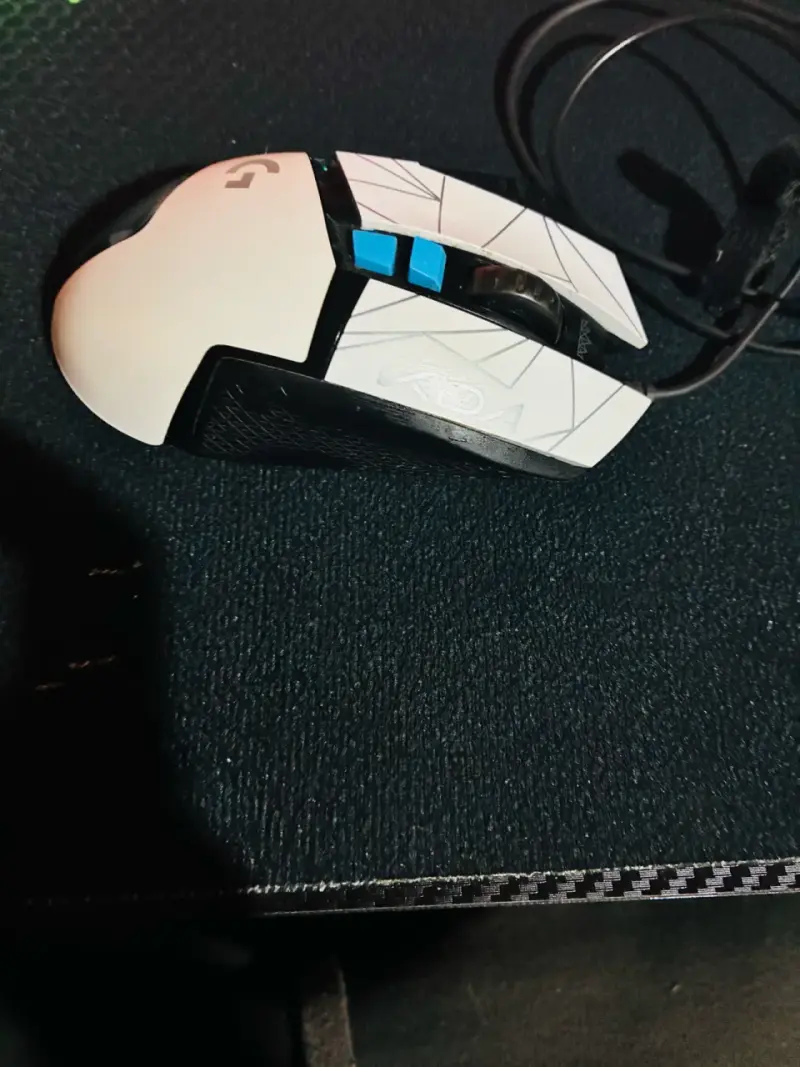 Mouse gamer Logitech G blanco con cable - 1
