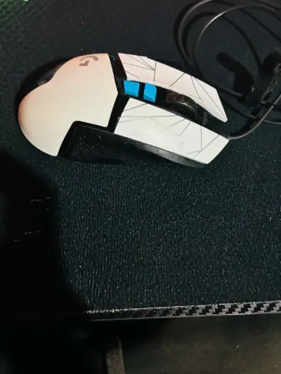 Mouse gamer Logitech G blanco con cable - miniatura 1