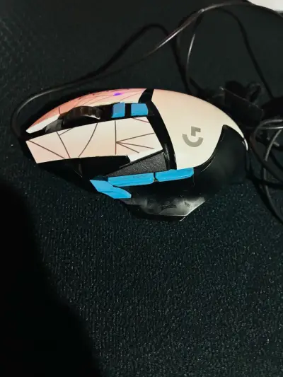 Mouse gamer Logitech G blanco con cable - miniatura 2