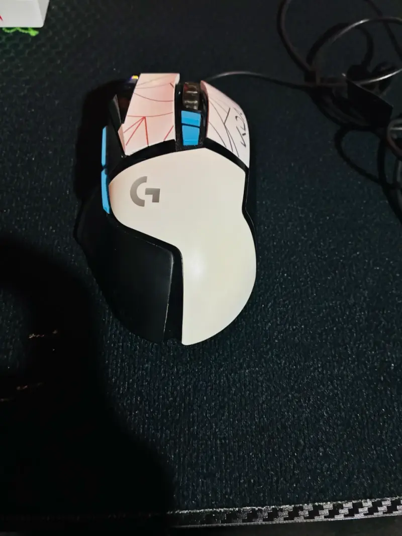Mouse gamer Logitech G blanco con cable - 3