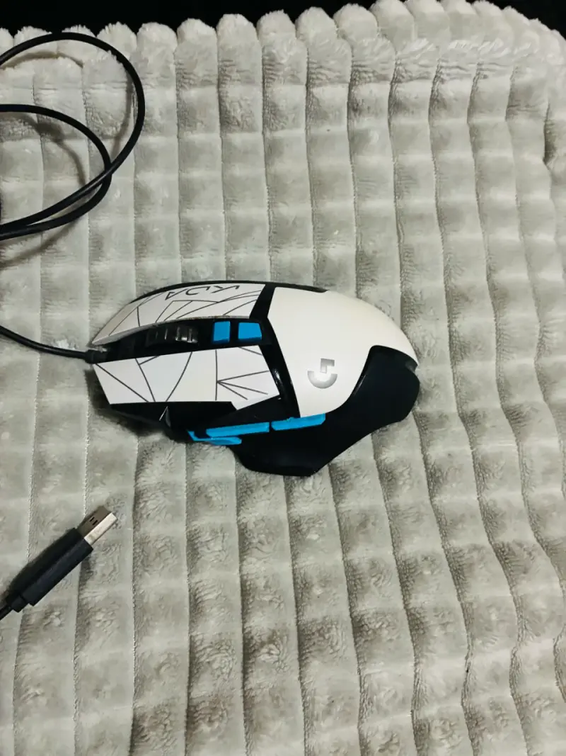 Mouse gamer Logitech G blanco con cable - 6