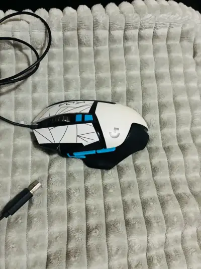 Mouse gamer Logitech G blanco con cable - miniatura 6