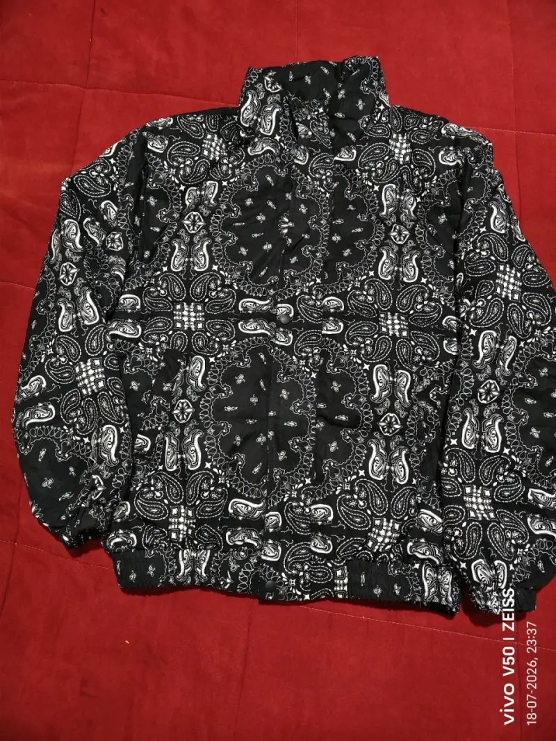 Chaqueta acolchada con diseño de bandana