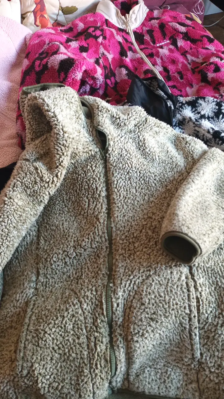 Chaqueta de lana sintética beige para mujer