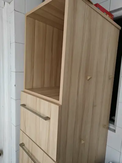 Mueble de cocina de madera con estante - miniatura 3