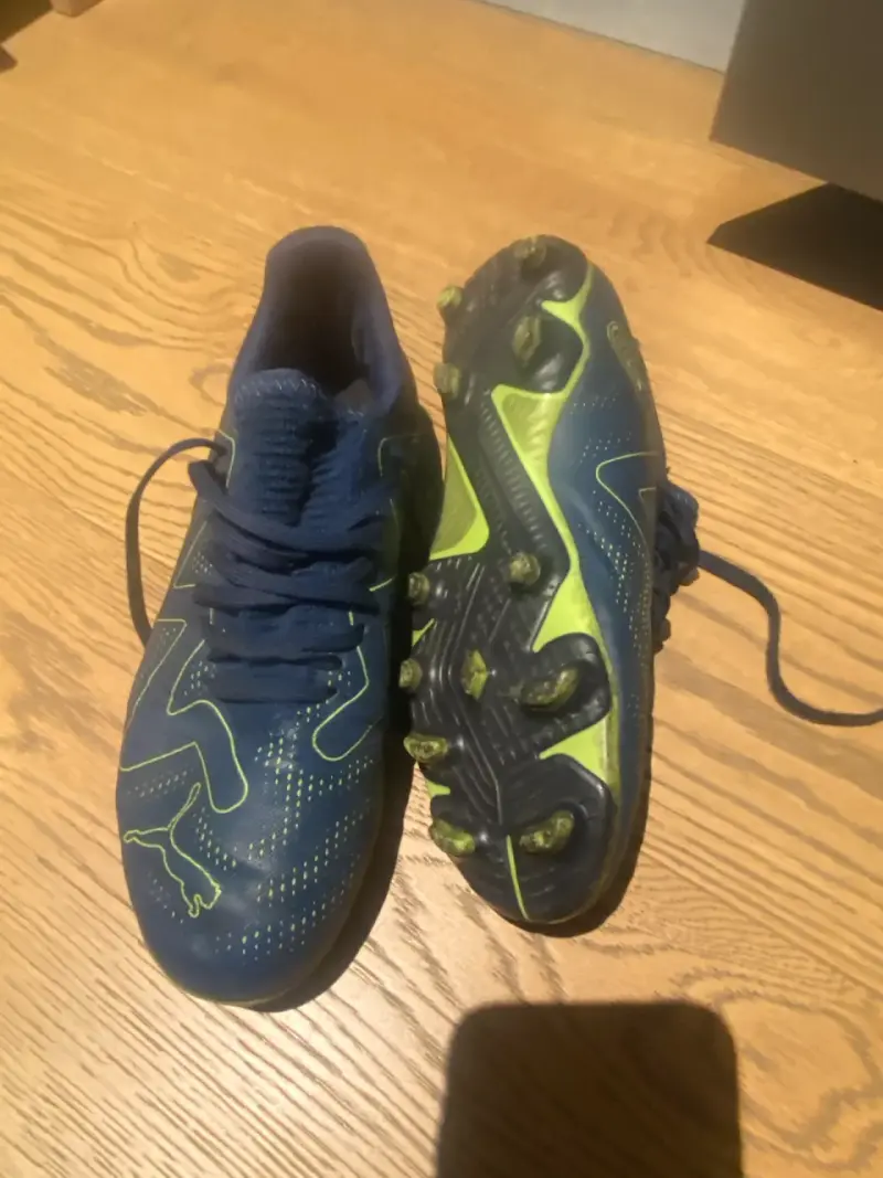 Zapatillas de fútbol Puma azul con toperoles - 1