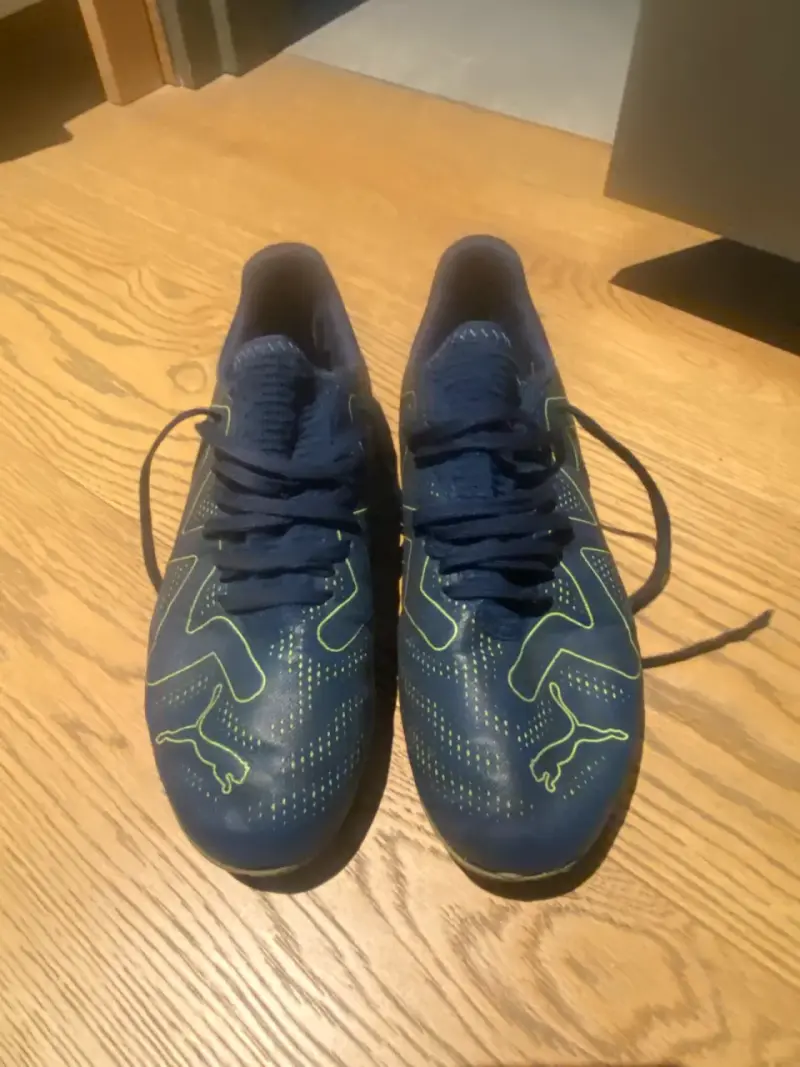 Zapatillas de fútbol Puma azul con toperoles - 2
