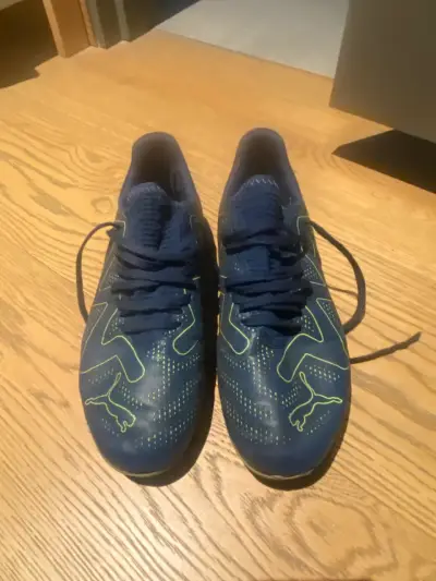 Zapatillas de fútbol Puma azul con toperoles - miniatura 2