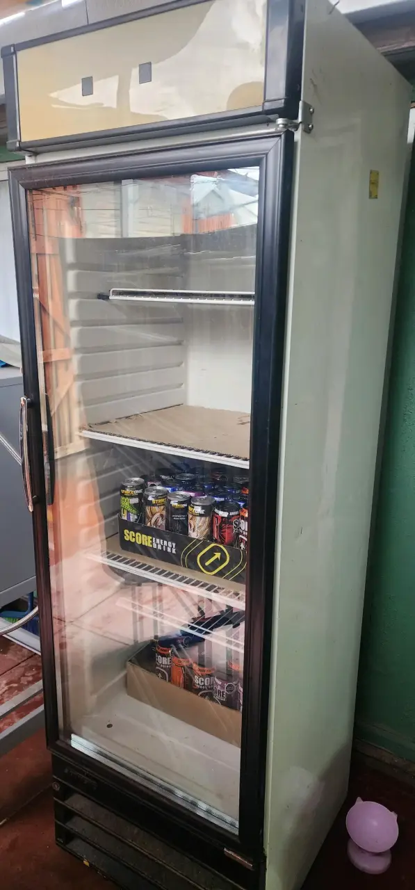 Refrigerador vitrina para bebidas en buen estado - 1