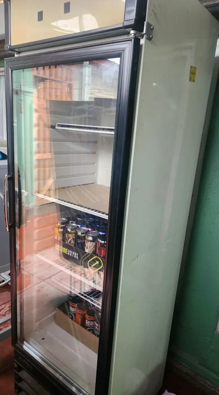 Refrigerador vitrina para bebidas en buen estado - 2