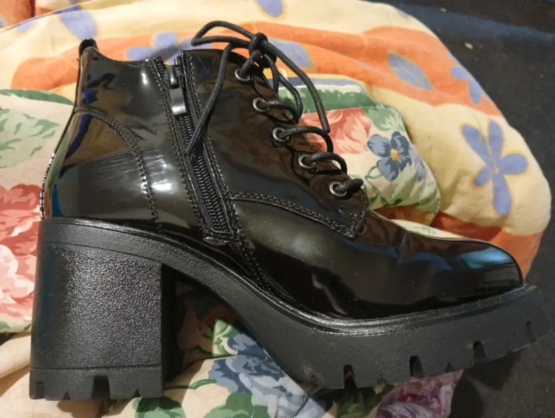 Botines de charol negro con cordones - 2